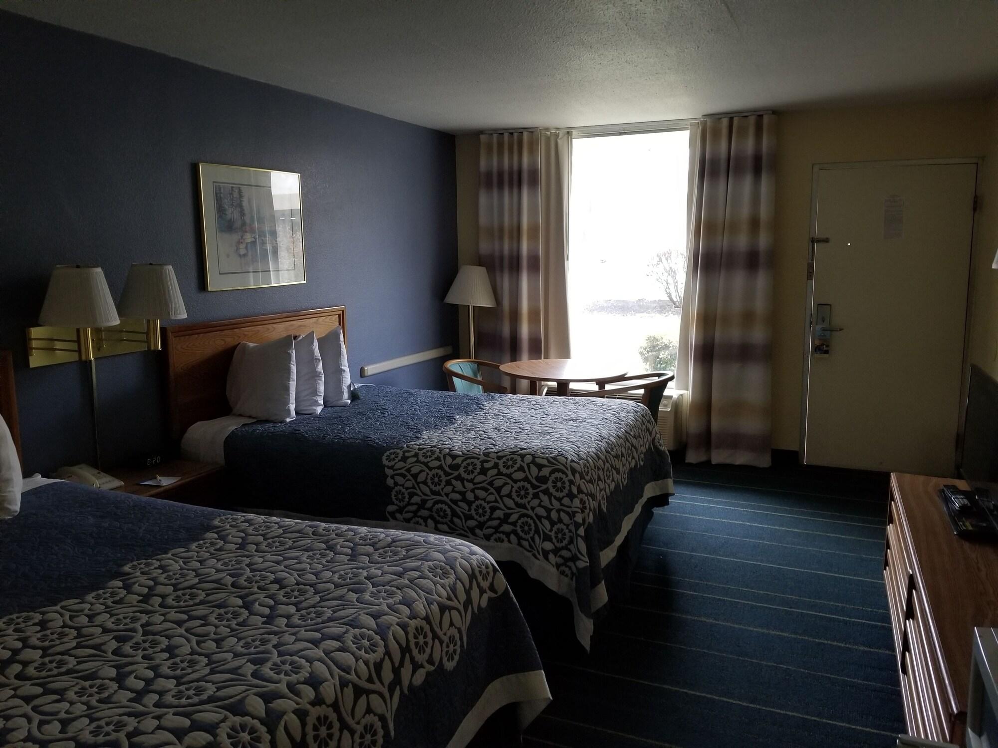 Days Inn By Wyndham סאות' היל מראה חיצוני תמונה