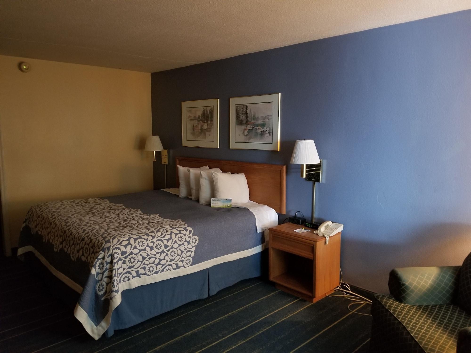 Days Inn By Wyndham סאות' היל מראה חיצוני תמונה