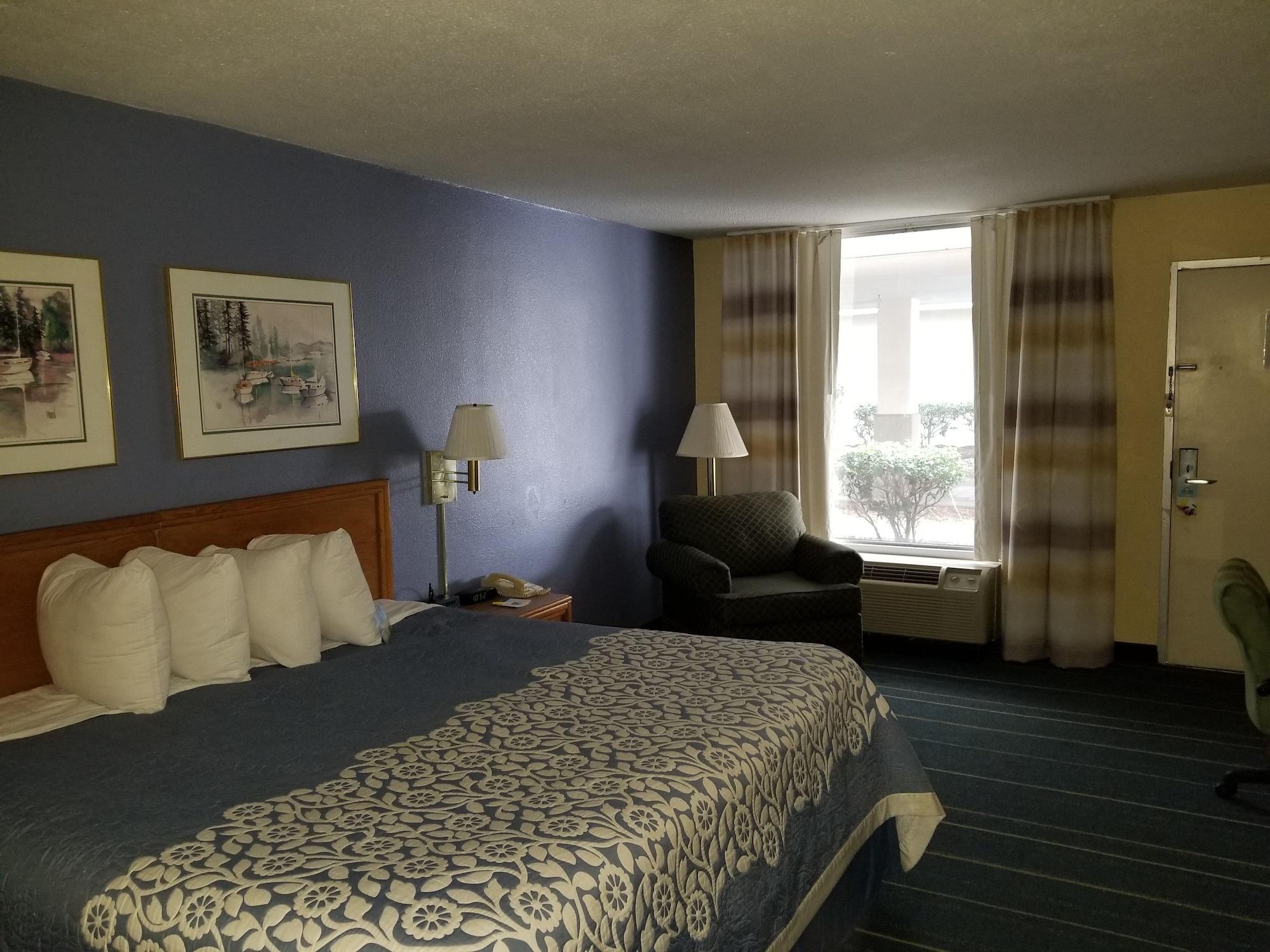 Days Inn By Wyndham סאות' היל מראה חיצוני תמונה