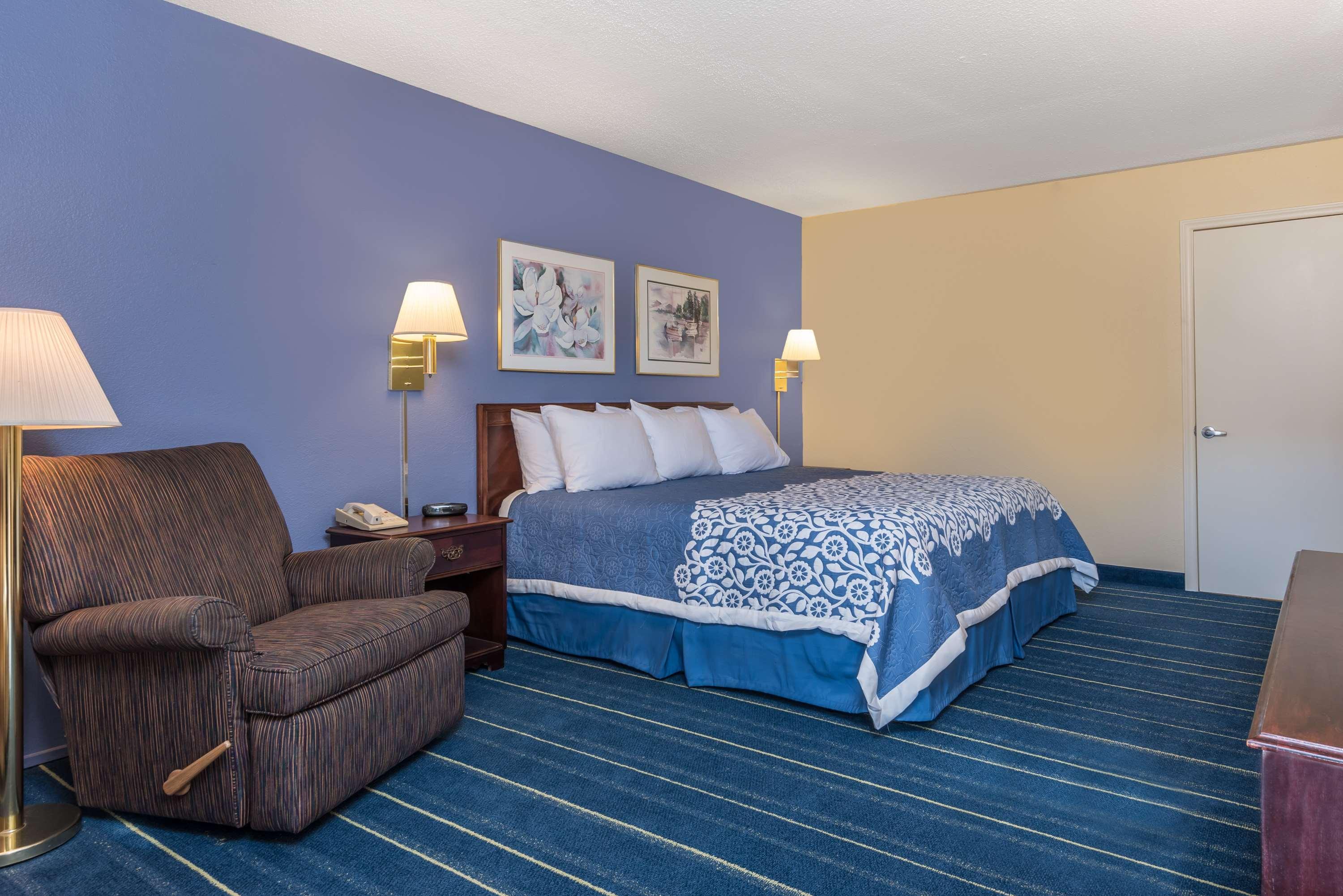 Days Inn By Wyndham סאות' היל מראה חיצוני תמונה