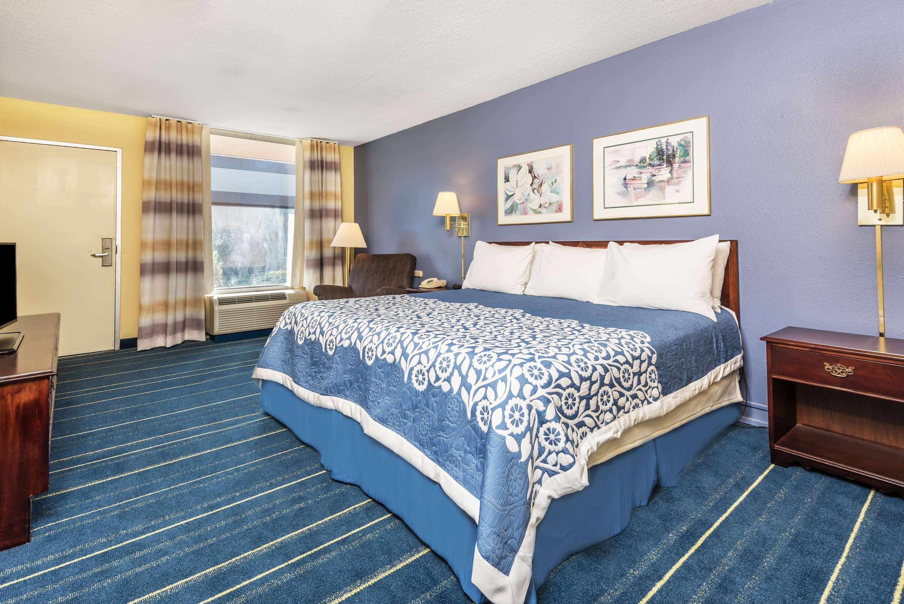 Days Inn By Wyndham סאות' היל מראה חיצוני תמונה