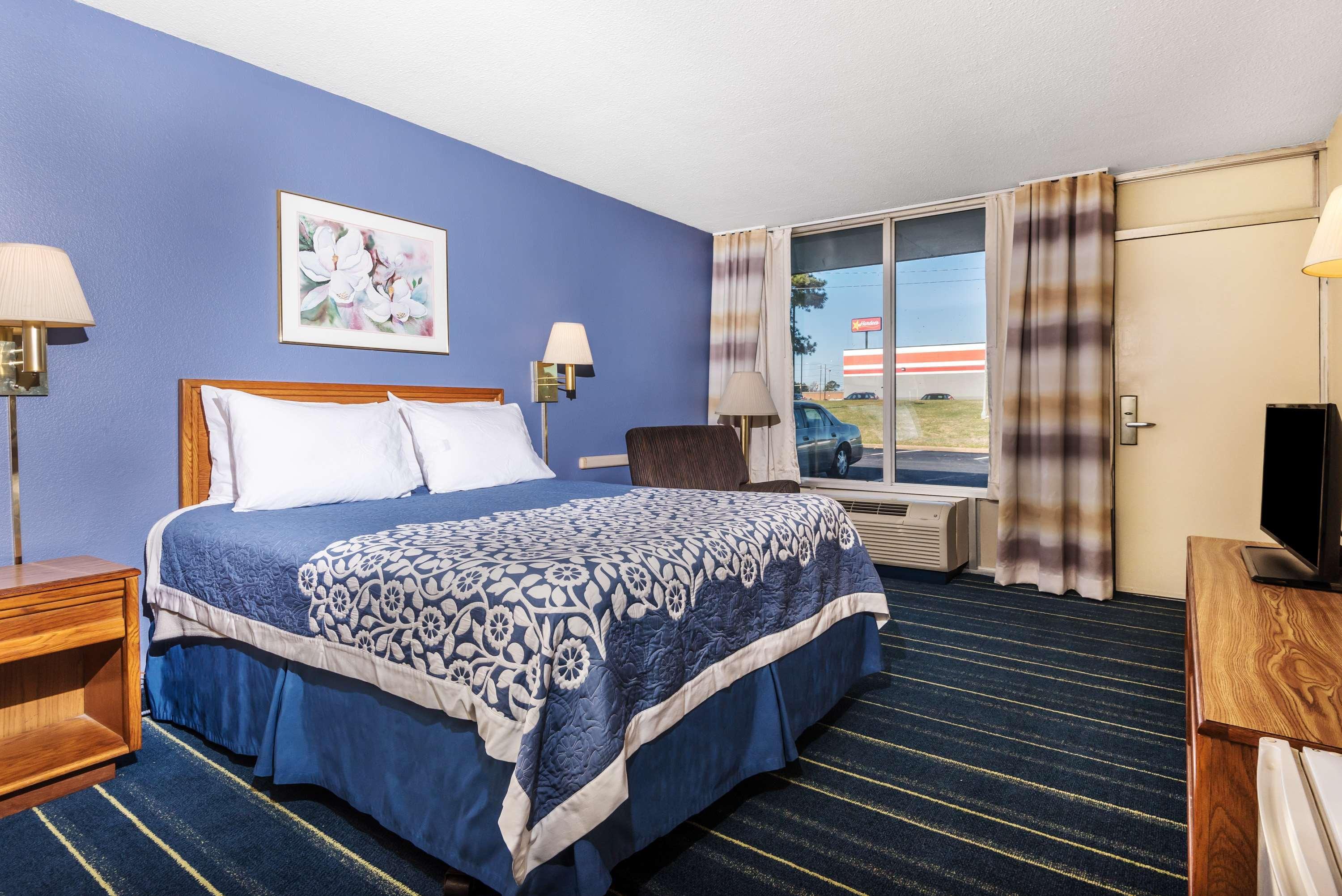 Days Inn By Wyndham סאות' היל מראה חיצוני תמונה