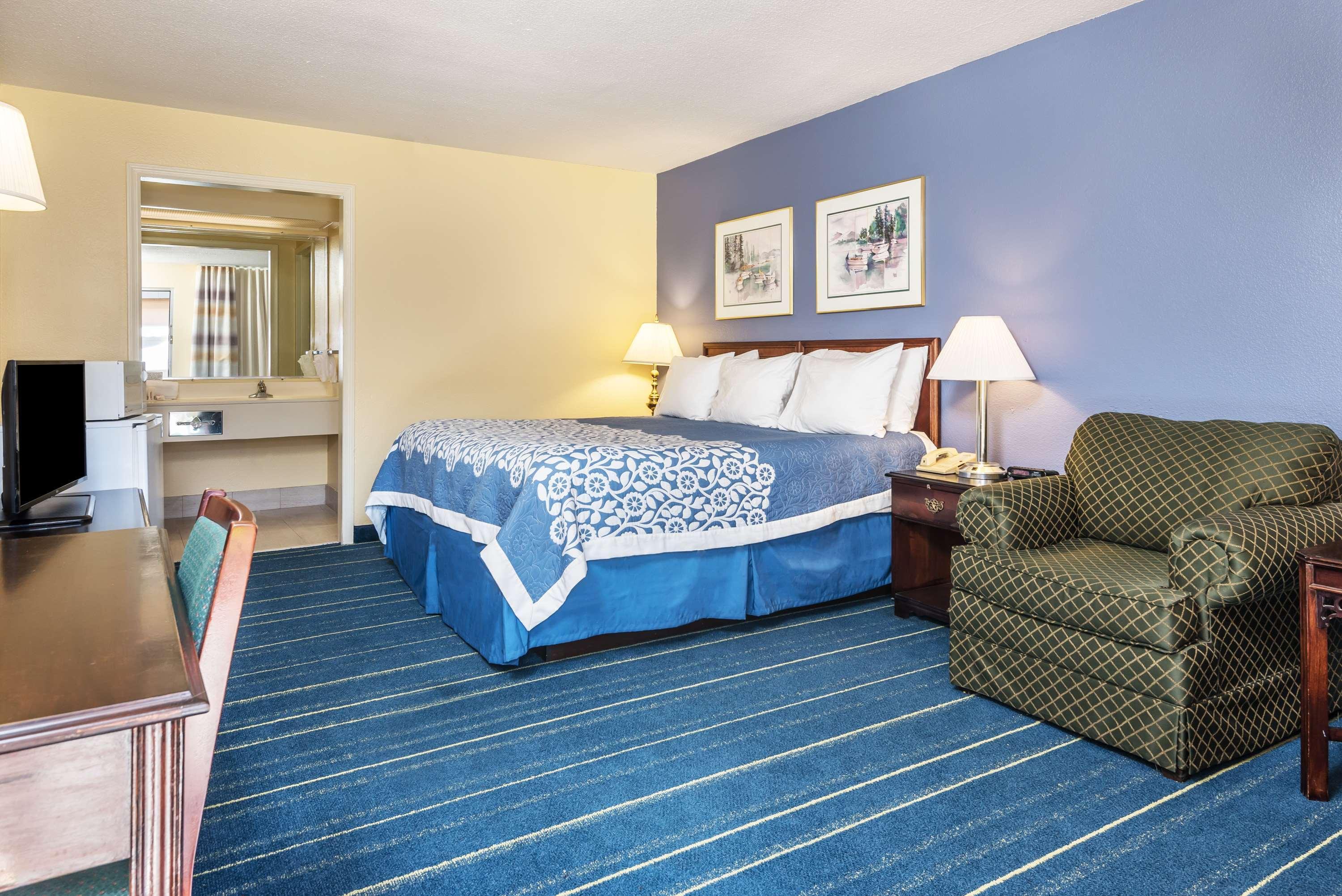 Days Inn By Wyndham סאות' היל מראה חיצוני תמונה