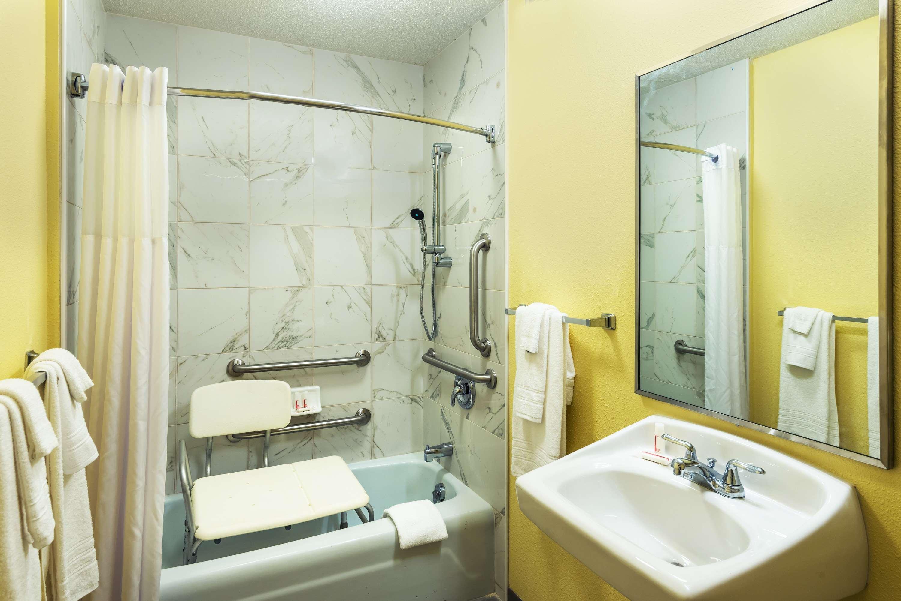 Days Inn By Wyndham סאות' היל מראה חיצוני תמונה