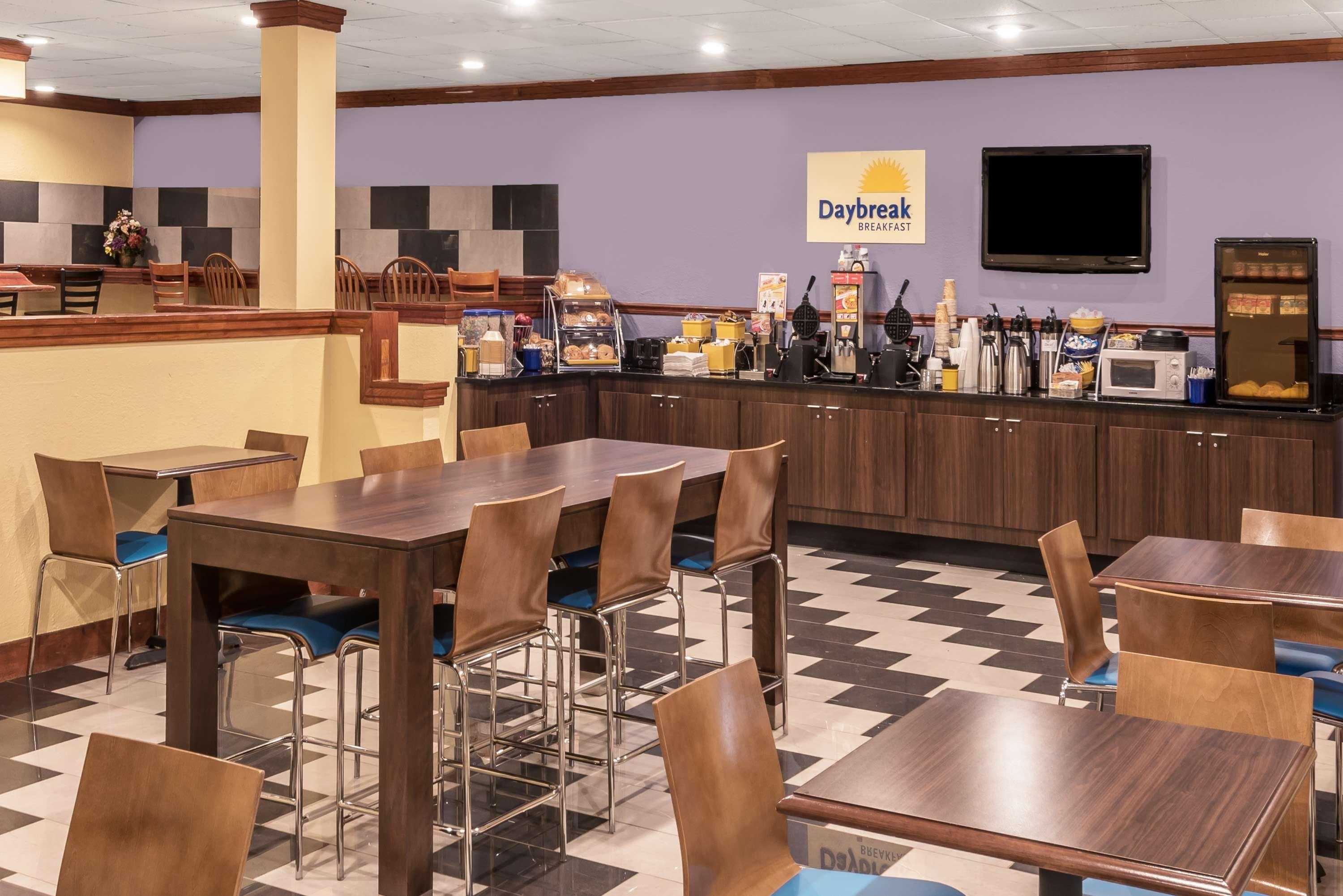 Days Inn By Wyndham סאות' היל מראה חיצוני תמונה