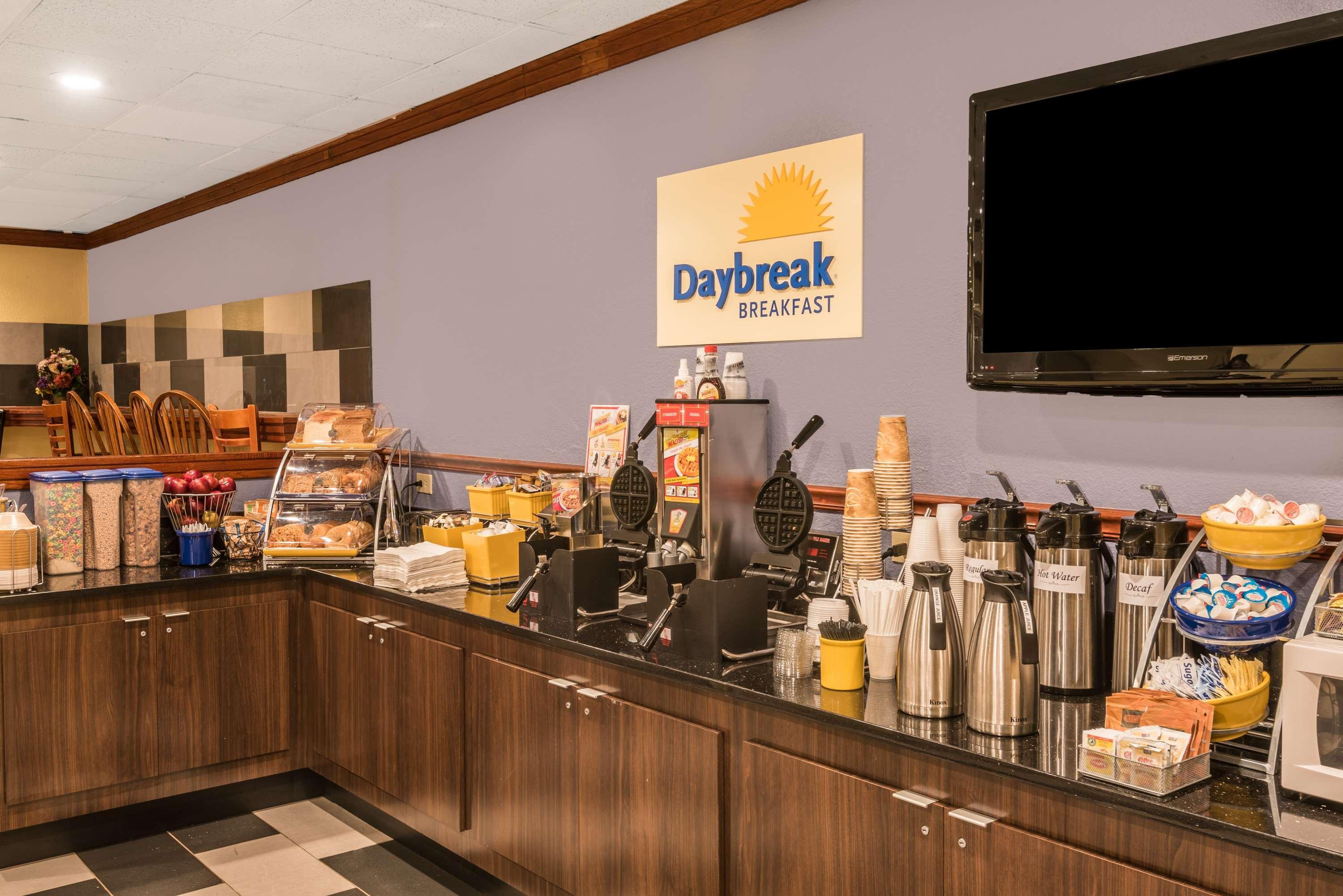 Days Inn By Wyndham סאות' היל מראה חיצוני תמונה