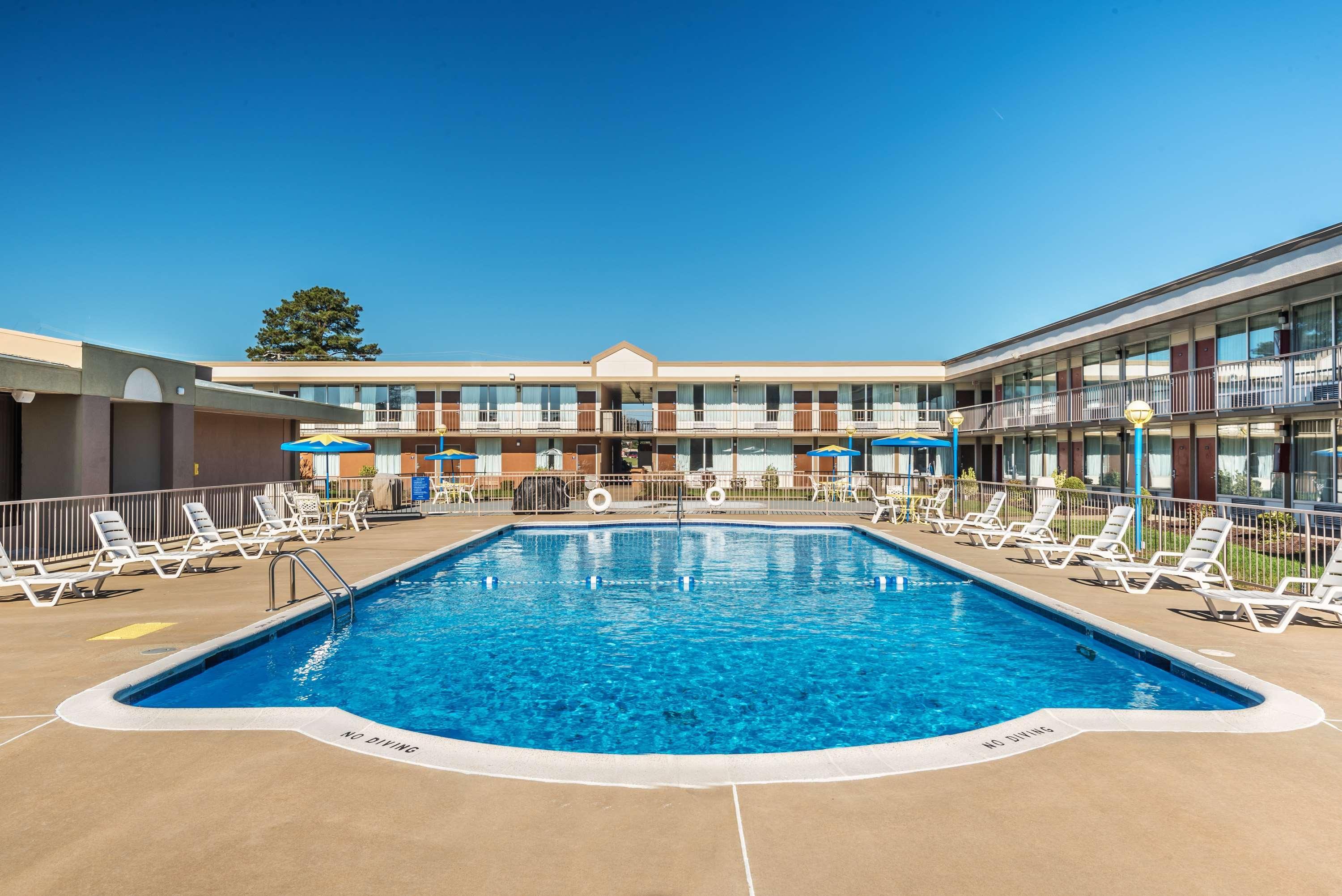 Days Inn By Wyndham סאות' היל מראה חיצוני תמונה